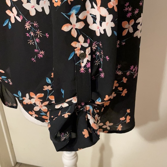 “Candies” Floral Blouse! - Picture 4 of 7